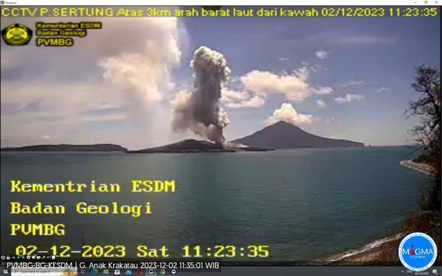 Gunung Anak Krakatau kembali mengalami erupsi pada Sabtu (2/12). | Foto : Dok. Magma ESDM