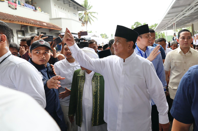 Capres nomor urut 2 Prabowo Subianto saat diteriaki 'gemoy' oleh santri Pondok Pesantren Miftahul Huda, Tasikmalaya, Jawa Barat (2/12). Foto: Dok. Istimewa