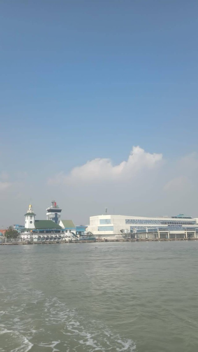 Pelabuhan Tanjung Perak, Surabaya saat ini    Sumber Foto: Foto sendiri