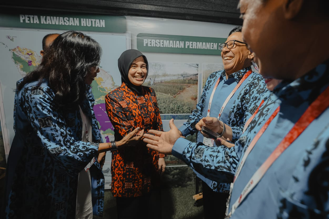 Istri capres Ganjar Pranowo, Siti Atikoh Supriyanti dalam acara Malam Gala Dinner "Peumulia Jamee" Musyawarah Nasional Gerakan Pramuka XI di Balee Meuseuraya Aceh, Banda Aceh, Jumat (1/12/2023). Foto: Dok. Istimewa