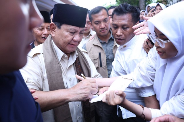 Calon presiden nomor urut 2, Prabowo Subianto bersilaturahmi ke Pondok Pesantren (Ponpes) Cipasung, Sabtu (2/12).  Foto: Dok. Istimewa