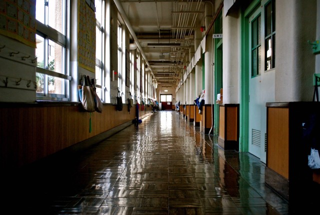 Lorong Sekolah. Photo by Unpslash.com