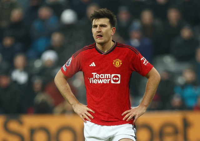 Harry Maguire saat Newcastle vs Manchester United (MU) dalam laga pekan ke-14 Liga Inggris 2023/24 di Stadion St James Park pada Minggu (3/12) dini hari WIB. Foto: Action Images via Reuters/Lee Smith