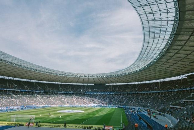 Ilustrasi Stadion Si Jalak Harupat. Sumber: unsplash.com/Fionn Große