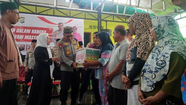 Kapolda Sulawesi Utara, Irjen Pol Setyo Budiyanto, memberikan bantuan untuk masyarakat di Kota Bitung.