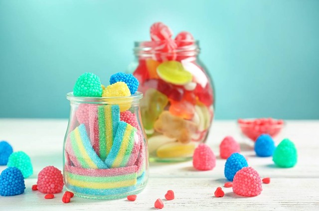 Ilustrasi sour candy atau permen asam. Foto: Africa Studio/Shutterstock