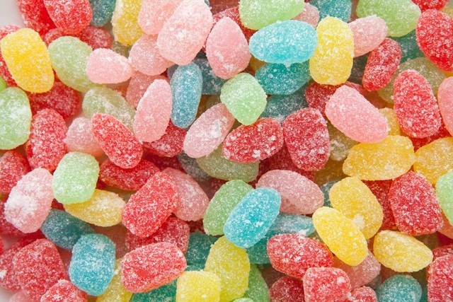 Ilustrasi sour candy atau permen asam. Foto: JJava Designs/Shutterstock