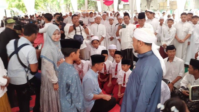 Calon wakil presiden nomor urut 2, Gibran Rakabuming Raka di Pondok Pesantren Asshiddiqiyah, Kecamatan Batu Ceper, Kota Tangerang. Foto: kumparan