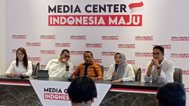 Menteri Investasi/Kepala BKPM Bahlil Lahadalia dalam konferensi pers peluncuran Media Center Indonesia Maju di Diponegoro 15A, Menteng, Jakarta Pusat, Senin (4/12/2023). Foto: Fadlan/kumparan