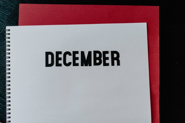 Ilustrasi Caption Desember Wish. Foto: Unsplash/Kelly Sikkema