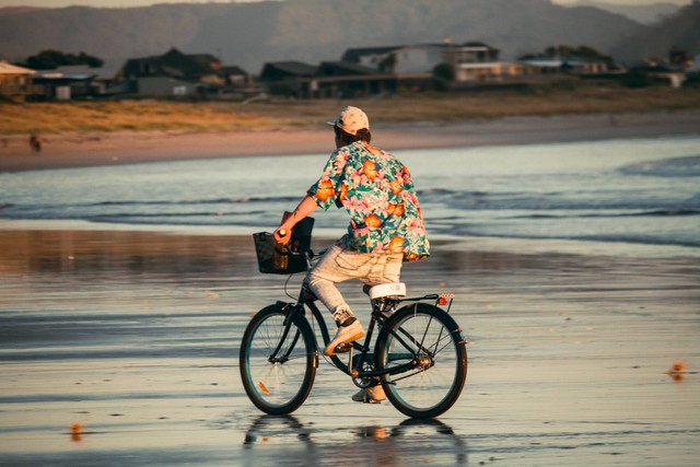 Ilustrasi Harga Sewa Sepeda di Pantai Sanur. Sumber: Unsplash/Jason Gardner