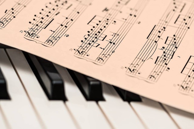 Ilustrasi susunan nada yang terdengar harmonis disebut chord. Sumber: Pixabay/stevepb