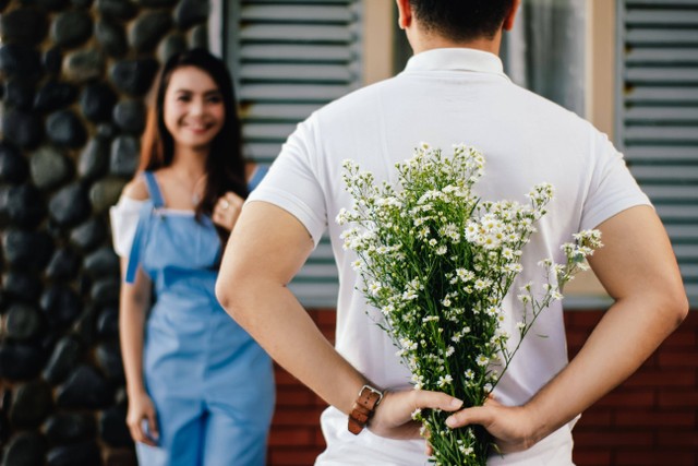 Photo by vjapratama: https://www.pexels.com/photo/man-holding-baby-s-breath-flower-in-front-of-woman-standing-near-marble-wall-935789/