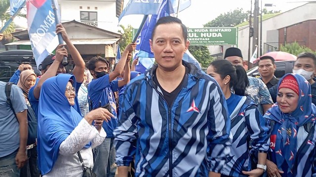 Ketua Umum Partai Demokrat Agus Harimurti Yudhoyono menghadiri acara silaturahmi dengan warga Jakarta Selatan di Bintaro, Pesanggrahan, Jakarta Selatan, Selasa (5/12/2023). Foto: Fadlan/kumparan