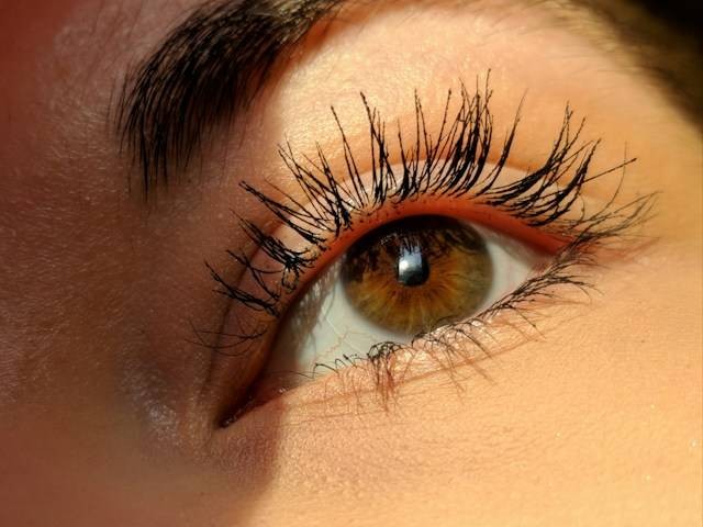 Ilustrasi hukum eyelash dalam Islam. Foto: Unsplash.