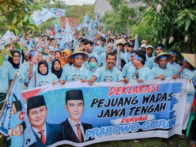 Ratusan pejuang Wadas, Jawa Tengah, menyatakan sebagai pendukung Prabowo Subianto-Gibran Rakabuming Raka pada Pilpres 2024, Selasa (5/12/2023). Foto: Dok. Istimewa
