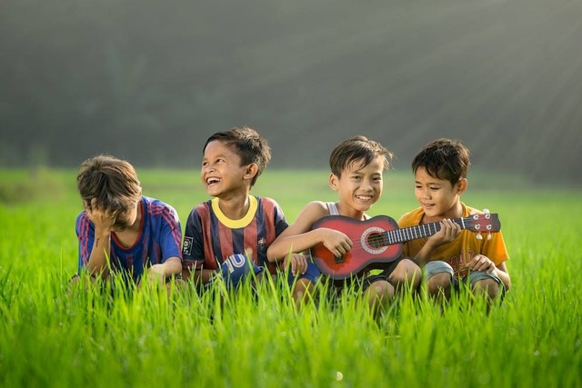 Ilustrasi anak-anak yang menyanyikan lagu Tokecang. Foto: Unsplash