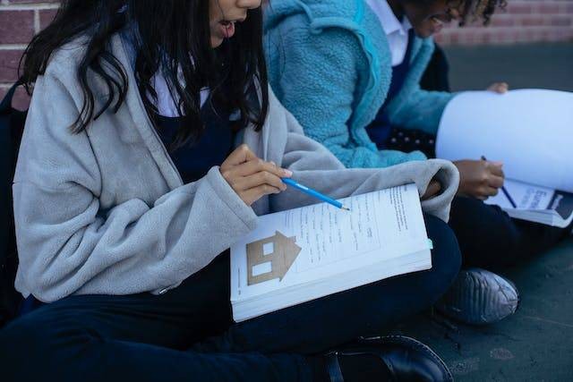 Soal PKN kelas 7 semester 1 dan kunci jawaban PDF. Sumber; pexels.com