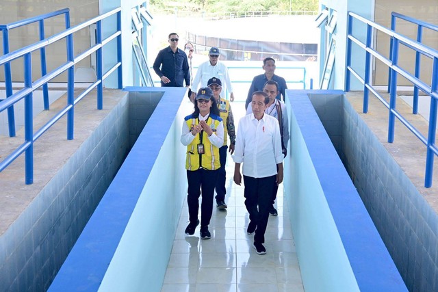 Presiden Joko Widodo meresmikan SPAM Kali Dendeng, Kota Kupang. Foto: Muchlis Jr/Biro Pers Sekretariat Presiden