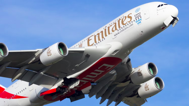 Pesawat A380-800 milik maskapai penerbangan Emirates. Foto: Photo: VanderWolf Images | Shutterstock