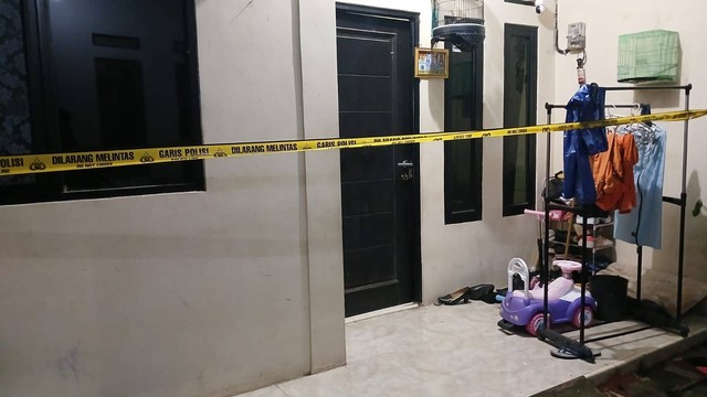 Lokasi rumah kontrakan milik seorang ayah yang mengunci 4 anaknya di kamar mandi hingga tewas, di Jagakarsa, Selasa (5/12/2023).
 Foto: Fadhil Pramudya/kumparan