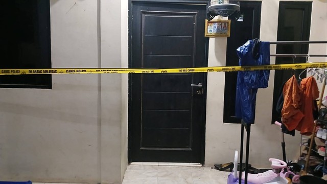 Lokasi rumah kontrakan milik seorang ayah yang mengunci 4 anaknya di kamar mandi hingga tewas, di Jagakarsa, Selasa (5/12/2023).
 Foto: Fadhil Pramudya/kumparan