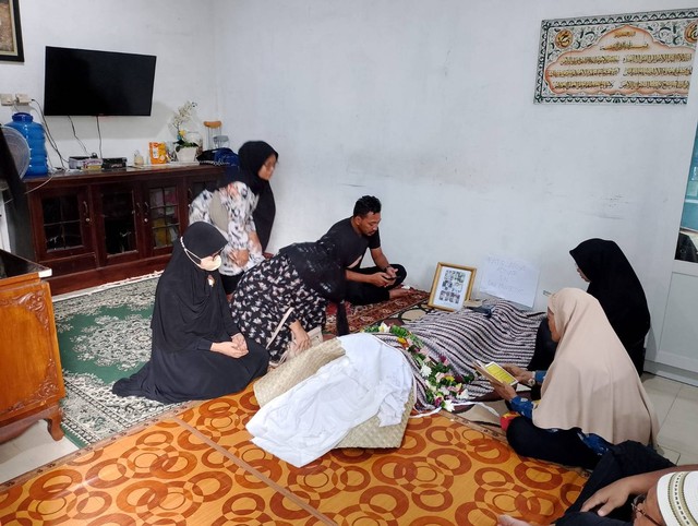 Situasi rumah duka Fatir di Mustikajaya Kota Bekasi, Selasa (7/12/2023). Foto: kumparan