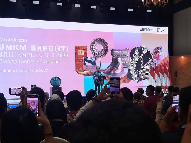 Presiden Jokowi di Pembukaan UMKM EXPO(RT) Brillianpreneur 2023. Foto: Nadia Riso/kumparan