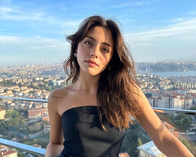 Sila Turkoglu, aktris Turki yang jadi perempuan tercantik di dunia tahun 2023. Foto: Instagram @silaturkoglu