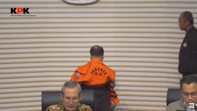 Konpers penahanan tersangka dugaan suap di lingkungan Kemenkumham. Foto: Youtube/KPK RI