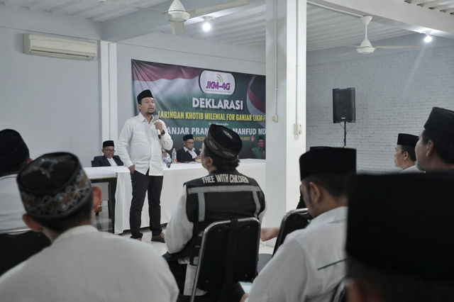 Jaringan Khatib Milenial for Ganjar (JKM-4G) deklarasikan dukungan untuk Ganjar-Mahfud dalam Pilpres 2024 di Condet Park, Jalan Raya Condet, Kecamatan Kramat Jati, Jakarta Timur pada Kamis (7/12/2023). Foto: Dok. Istimewa