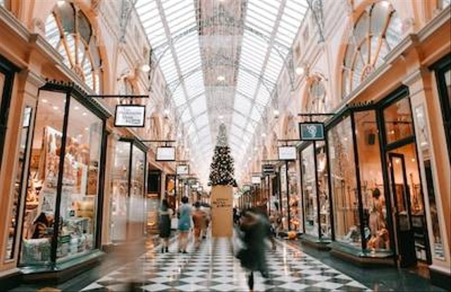 Ilustrasi Mall Baru di Karawang. Unsplash/Heiden Fin