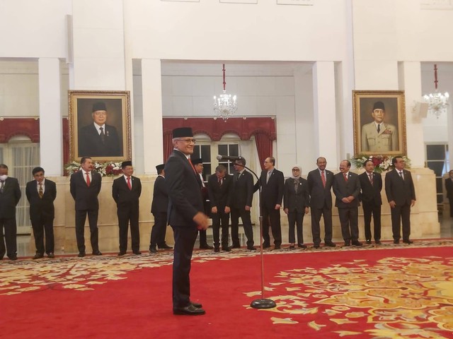 Pelantika Irjen Marthinus Hukom sebagai Kepala BNN oleh Presiden Jokowi. Foto: Nadia Riso/kumparan