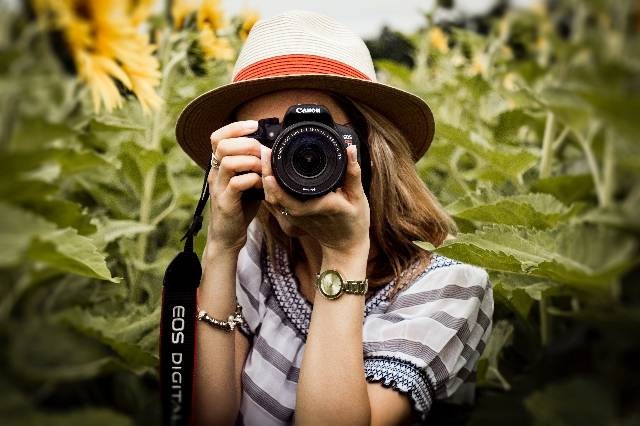 Ilustrasi Self Photo Studio Jogja|Pexels|Andre Furtado