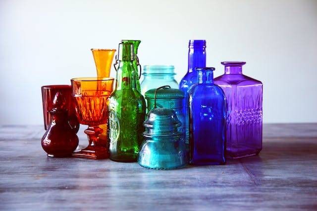 karakteristik bahan keras buatan. Sumber: pexels.com/Alexander Grey