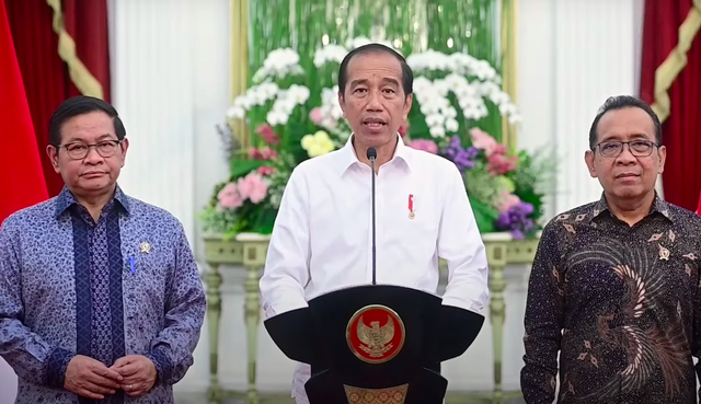 Presiden Jokowi memberikan keterangan pers tentang pengungsi Rohingya di Istana Kepresidenan, Jumat (8/12/2023). Foto: Youtube/Sekretariat Presiden