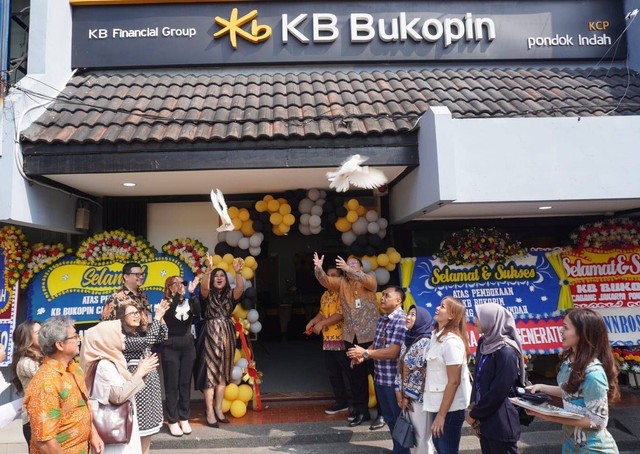 Bank KB Bukopin meresmikan kantor cabang pembantu (KCP) di Pondok Indah, Jakarta, pada Jumat (8/12). Foto: dok. Bank KB Bukopin