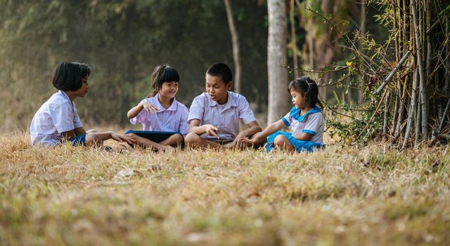 Ilustrasi Siswa dalam Bersosialisasi, Sumber Foto : Freepik