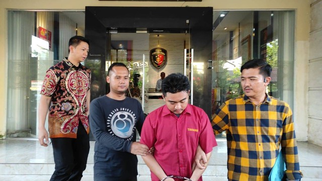 Mus Mulyaji alias Aji (25 tahun) warga Kecamatan Medan Denai, Kota Medan, ditangkap polisi atas dugaan perdagangan organ tubuh pada Selasa (5/12). Foto: Dok. Istimewa