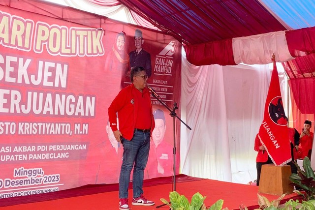 Sekjen PDI Perjuangan, Hasto Kristiyanto melakukan safari politik di Kantor DPC PDIP Kabupaten Pandeglang, Jalan AMD Lintas Timur KM 03, Kecamatan Kaduhejo, Kabupaten Pandeglang, Banten pada Minggu (10/12/2023). Foto: Luthfi Humam/kumparan