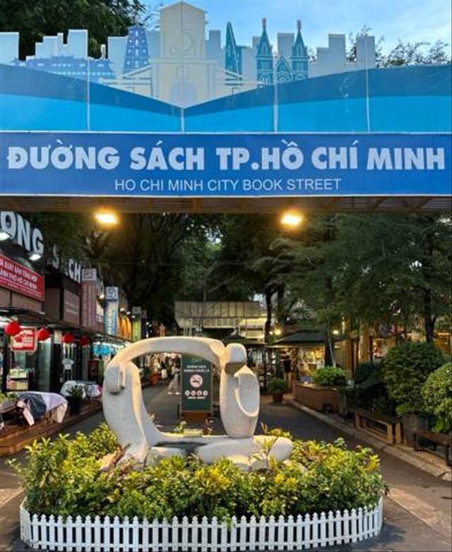 Gerbang Ho Chi Minh City Book Street (Dokumentasi pribadi)