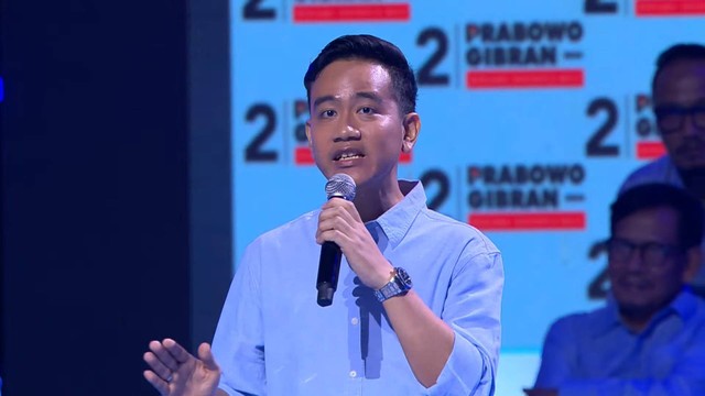 Calon wakil presiden nomor urut 2 Gibran Rakabuming Raka memberikan sambutan saat Konsolidasi Pemenangan Prabowo - Gibran di Sentul International Convention Centre, Bogor, Minggu (10/12/2023). Foto: Youtube/Waktunya Indonesia Maju