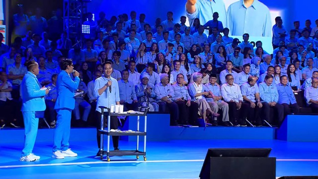 Calon wakil presiden nomor urut 2 Gibran Rakabuming Raka memberikan sambutan saat Konsolidasi Pemenangan Prabowo - Gibran di Sentul International Convention Centre, Bogor, Minggu (10/12/2023). Foto: Youtube/Waktunya Indonesia Maju