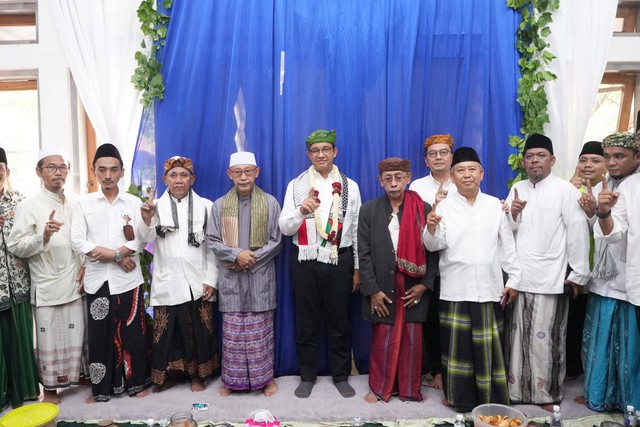 Calon Presiden nomor urut 1, Anies Baswedan mengunjungi Pondok Pesantren (Ponpes) Cibogo, di Kelurahan Argasunya, Kecamatan Harjamukti, Kota Cirebon pada Sabtu (9/12/2023). Foto: Dok. Istimewa