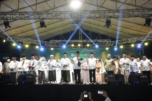 Acara Kampus Hijau Bersholawat Bersama Anies Baswedan di Ponpes Daarul Ma'arif, Indramayu, Jawa Barat, Sabtu (9/12/2023) malam. Foto: Dok. Istimewa