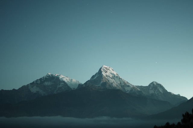  Ilustrasi Pantun tentang Gunung, Foto Unsplash/Daniel Leone