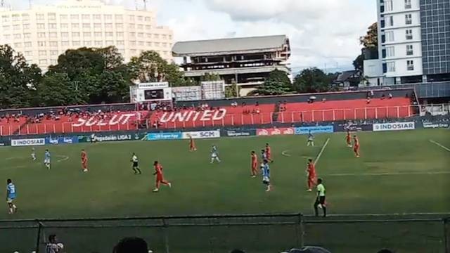 Laga antara Sulut United vs Kalteng Putra, pada lanjutan Liga 2 Indonesia di Stadion Klabat Manado, Minggu (10/12).