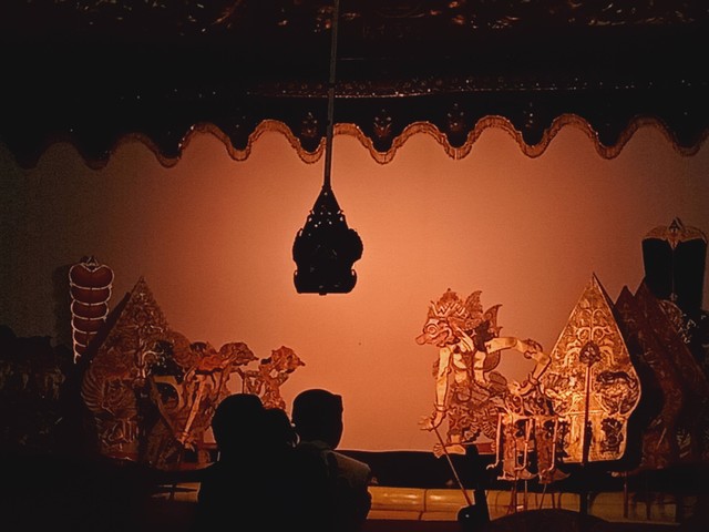 Pertunjukan Wayang Kulit Gatotkaca. Sumber: dokumentasi pribadi