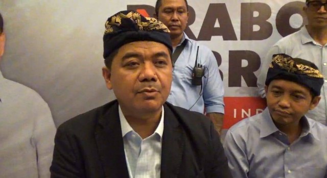 kabWakil Ketua Tim Kampanye Nasional (TKN) Prabowo-Gibran Juri Ardiantoro dan Raja Juli Antoni di Hotel Aston, Kota Denpasar, Bali, Senin (11/12/2023). Foto: Denita BR Matondang/kumparan