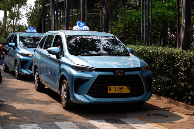 Taksi Blue Bird pakai Toyota Transmover terbaru. Foto: Aditya Pratama Niagara/kumparan